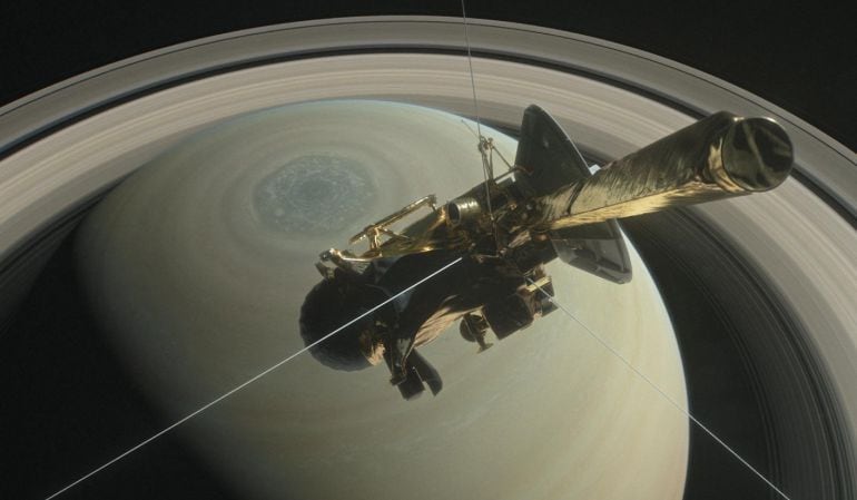 Ilustración cedida sin fechar de la NASA que muestra la nave Cassini que se dispone a adentrarse en la órbita del planeta Saturno y sus anillos interiores.