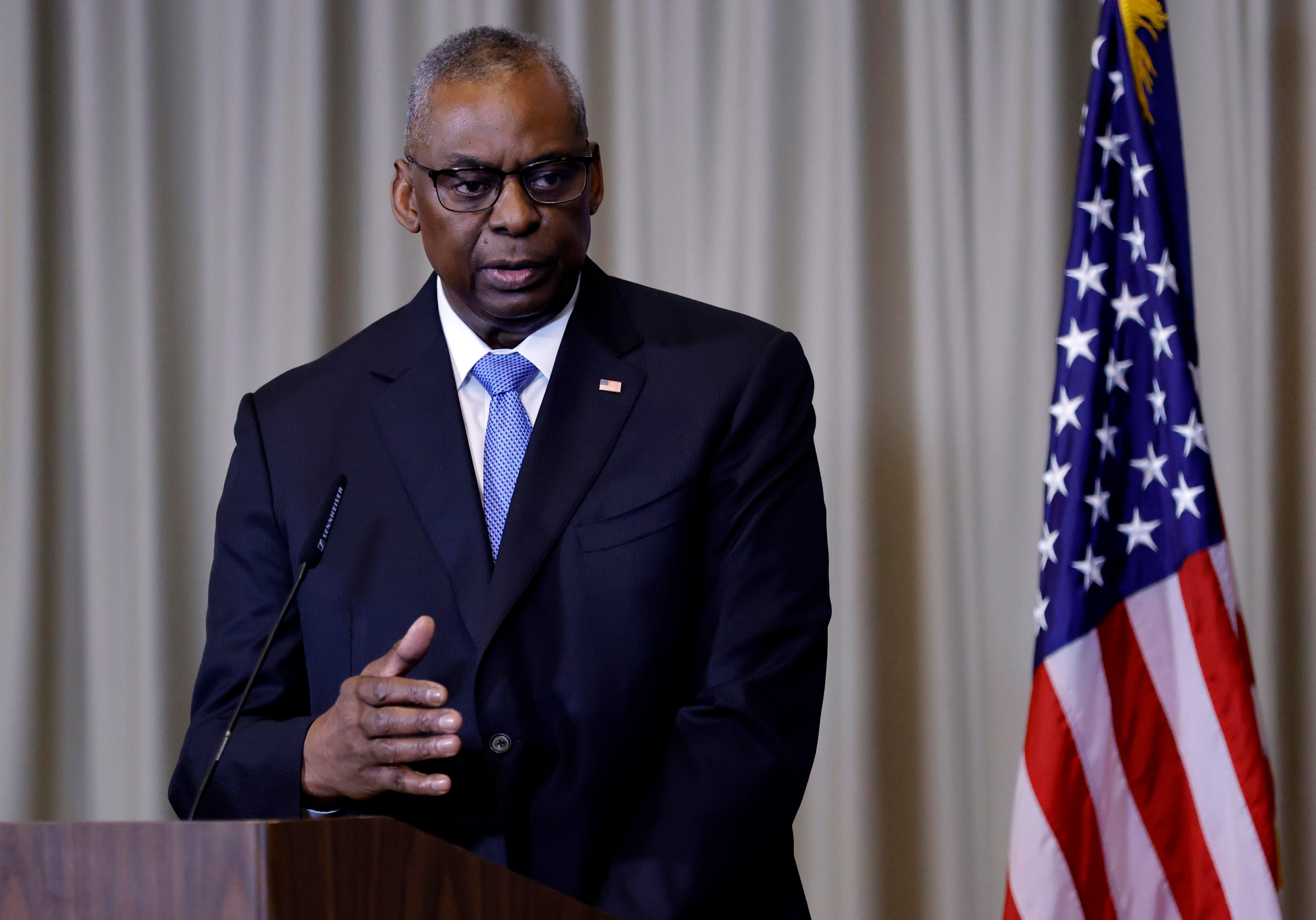 El Secretario de Defensa de Estados Unidos, Lloyd Austin, durante su comparecencia ante los medios al terminar la reunión de los aliados de Ucrania en Ramstein, Alemania