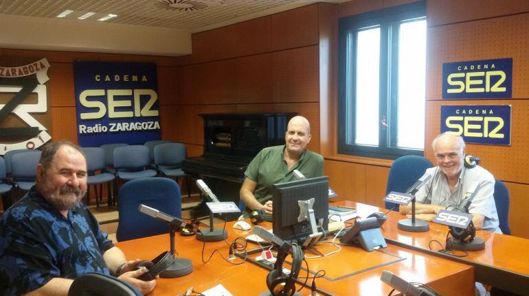 En Plaza Pública, con Juan Andrés, de la Federación de Barrios de Zaragoza, y José Luis Rivas, de la Unión Vecinal Cesaraugusta 