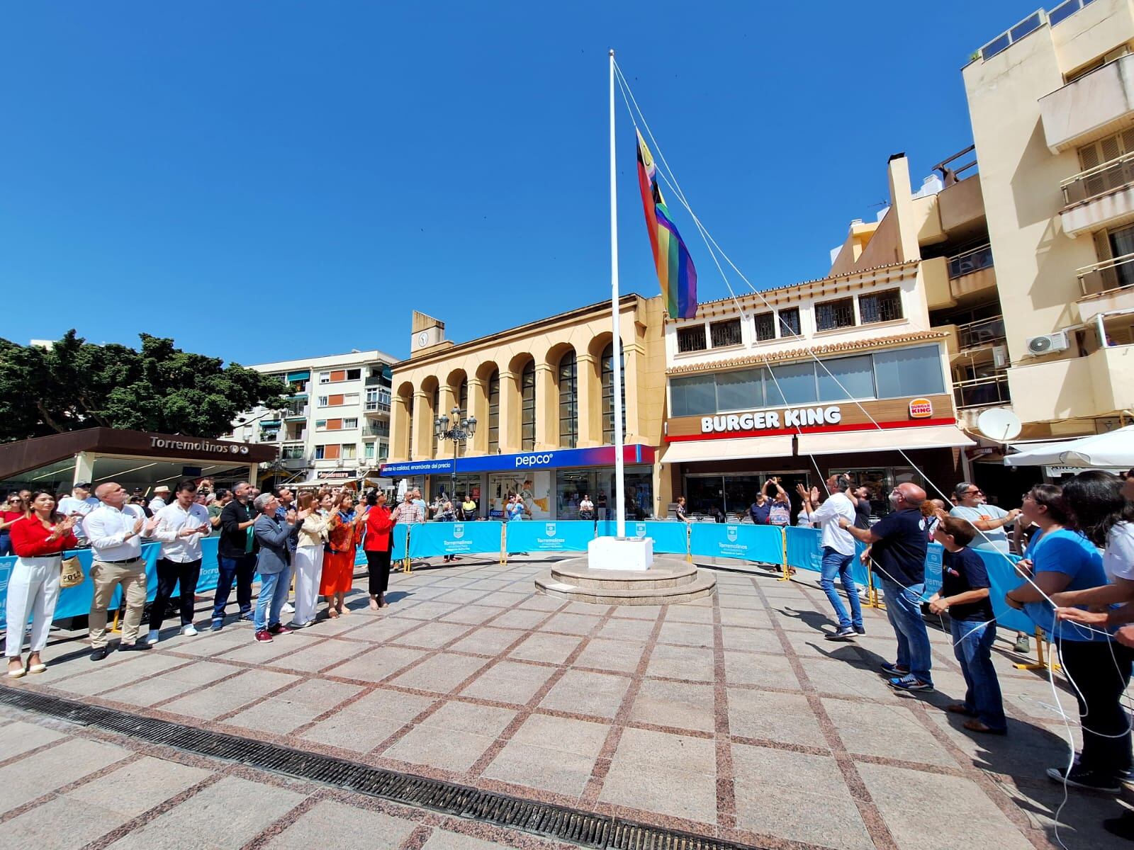 Momento del izado de bandera