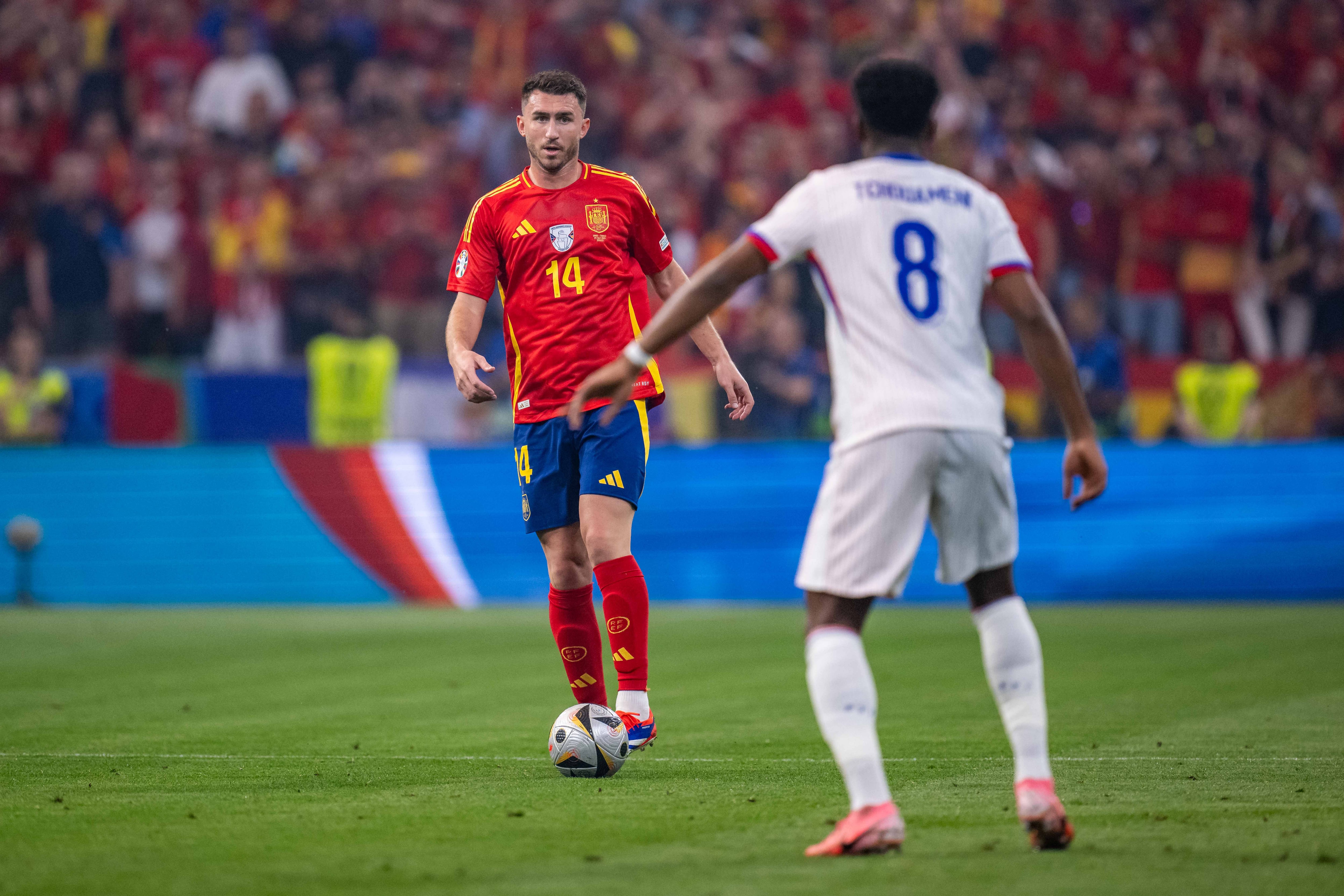 Laporte durante las semifinales de la UEFA EURO 2024ante Francia