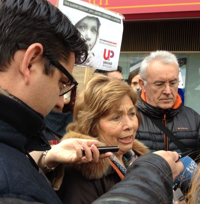 Pedro García, Antonia Parrado y Cayo Lara en La Viñuela 