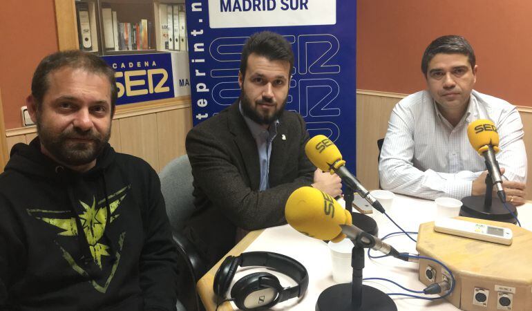 Fran Muñoz (Leganemos), Víctor Ruiz (PSOE Parla) y David Conde (PP Valdemoro) debaten sobre la actualidad nacional