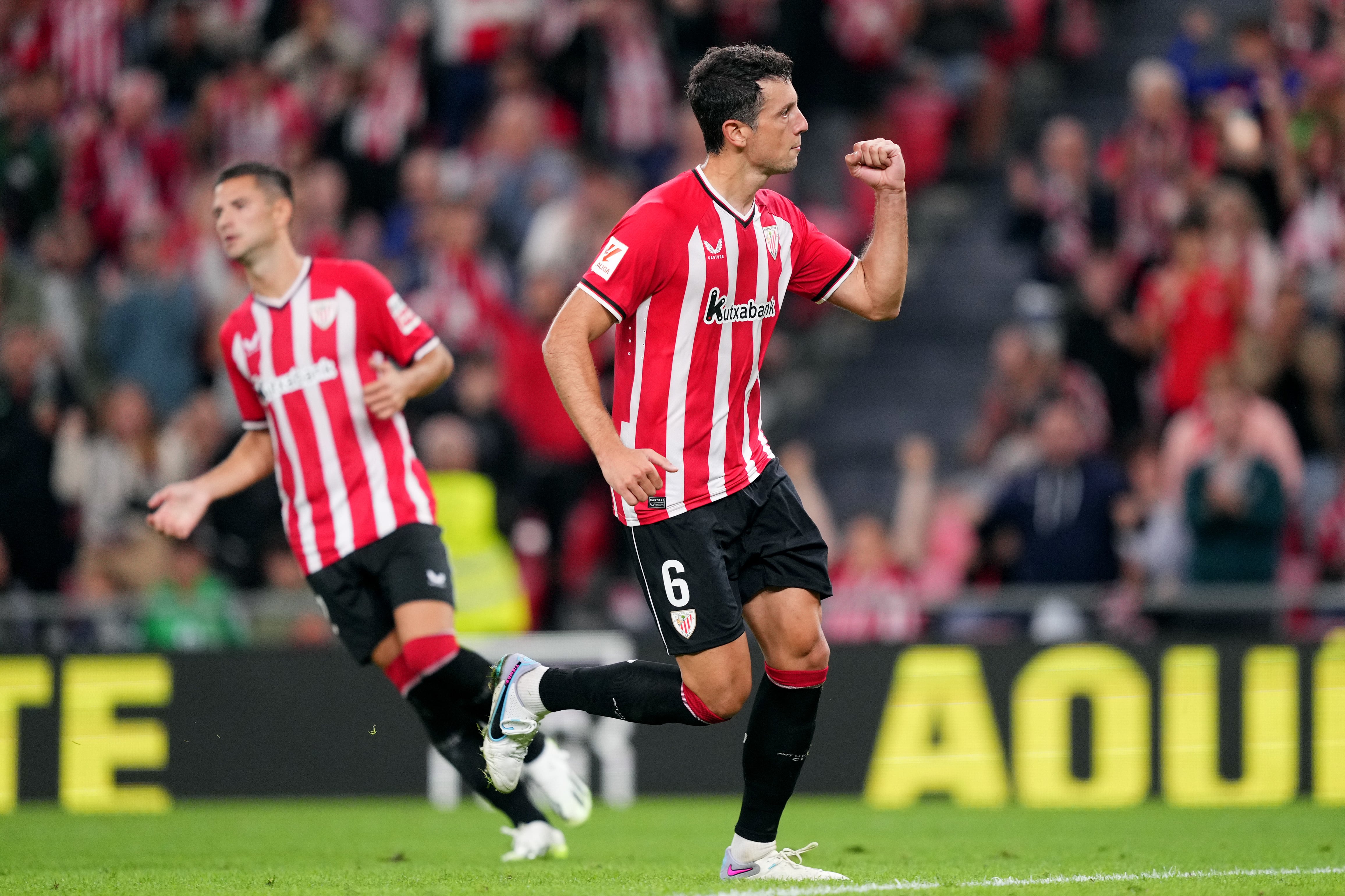 Mikel Vesga, junto a Gorka Guruzeta, durante un partido de la pasada temporada