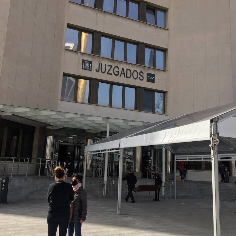 Acceso principal a los juzgados de Plaza de Castilla