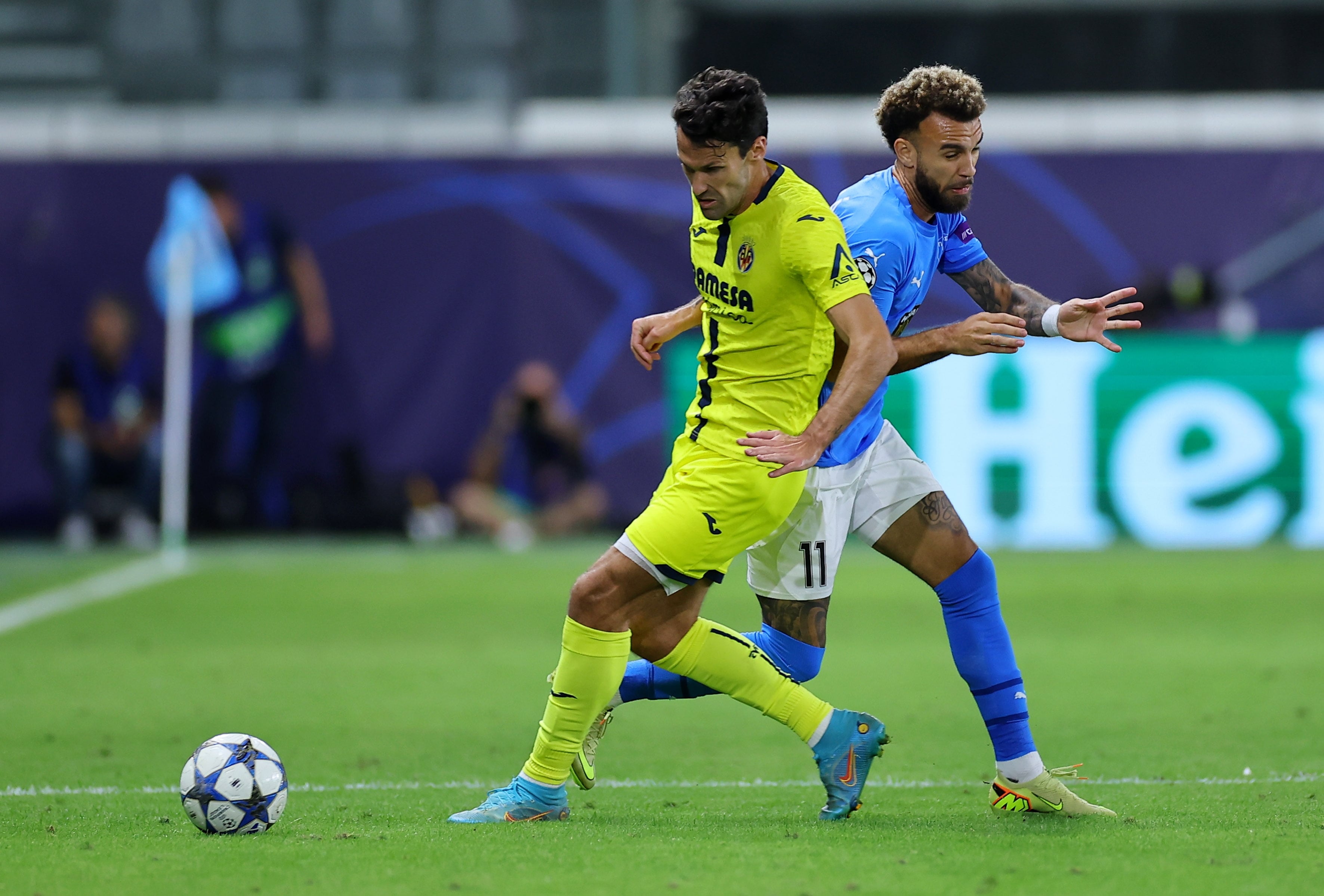 LIMASSOL (Cyprus), 05/11/2025.- Jaja (R) of Pafos in action against Alfonso Pedraza of Villarreal during the UEFA Champions League league phase match beween Pafos and Villarreal CF, in Limassol, Cyprus, 05 November 2025. (Liga de Campeones, Chipre) EFE/EPA/SAKIS SAVVIDES
