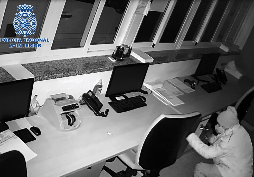 Un momento de unos de los robos captado por las cámaras de seguridad de una nave