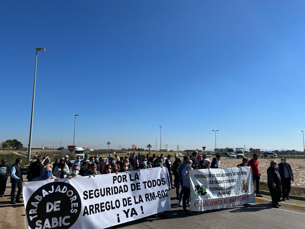 Protesta por el mal estado de la carretera que da acceso a SABIC