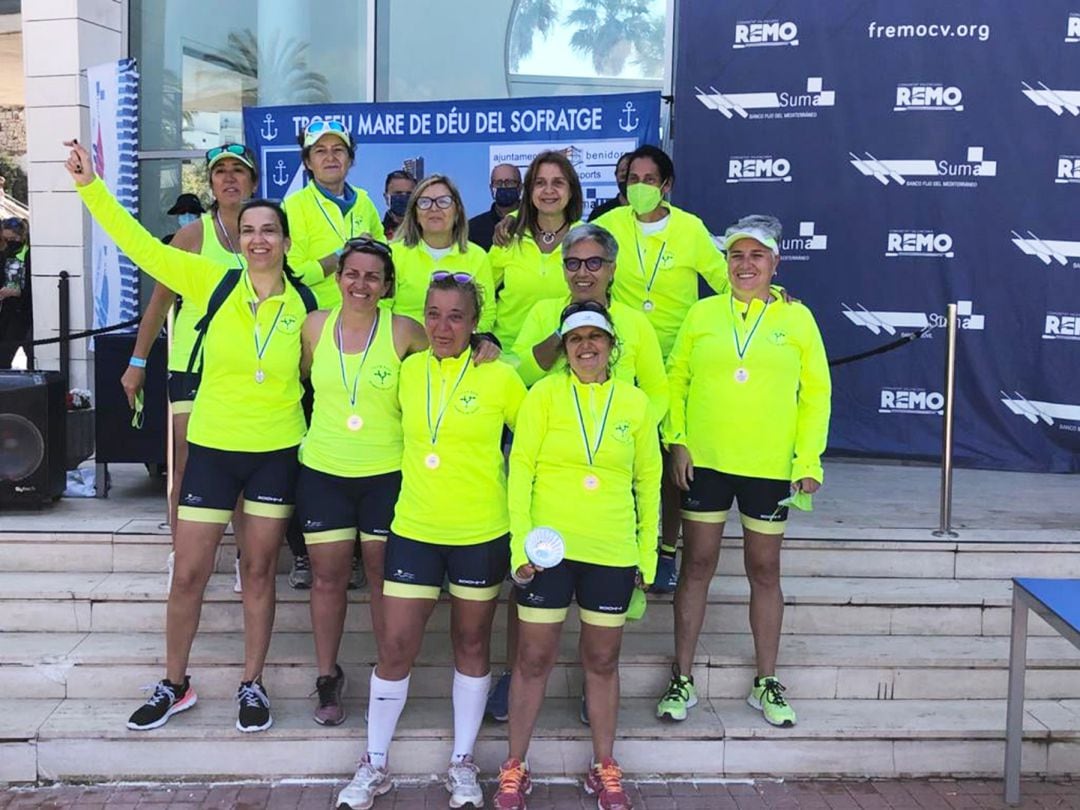 Equipo Veteranas del Club Rem Marina de Dénia.