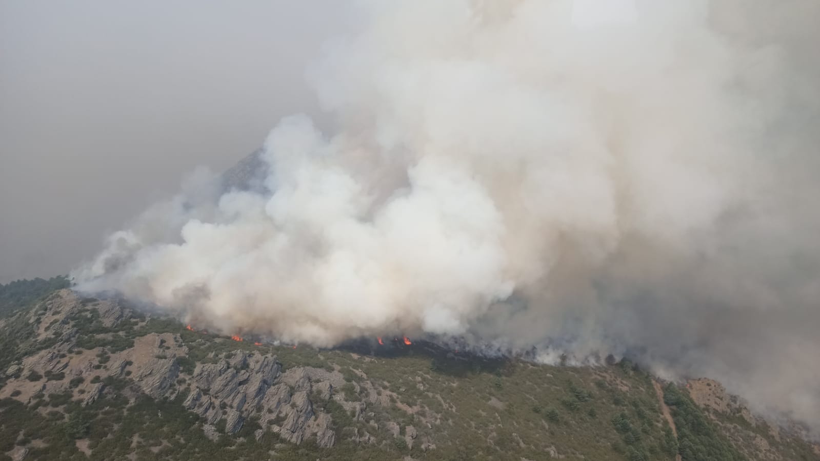 Así arde la Sierra de Francia en el término municipal de Monsagro. BRIF.