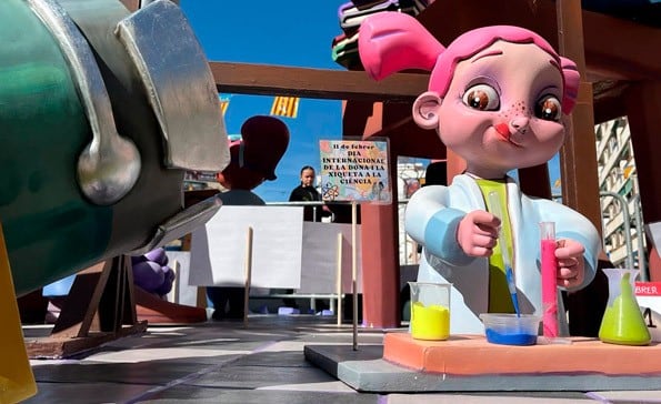 Ninot fallero del día internacional de la mujer y la niña en la ciencia