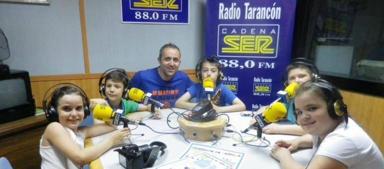 Alumnos y profesor del colegio Melchor Cano