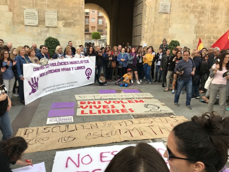 Manifestación Plaça de Baix contra la sentencia de La Manada