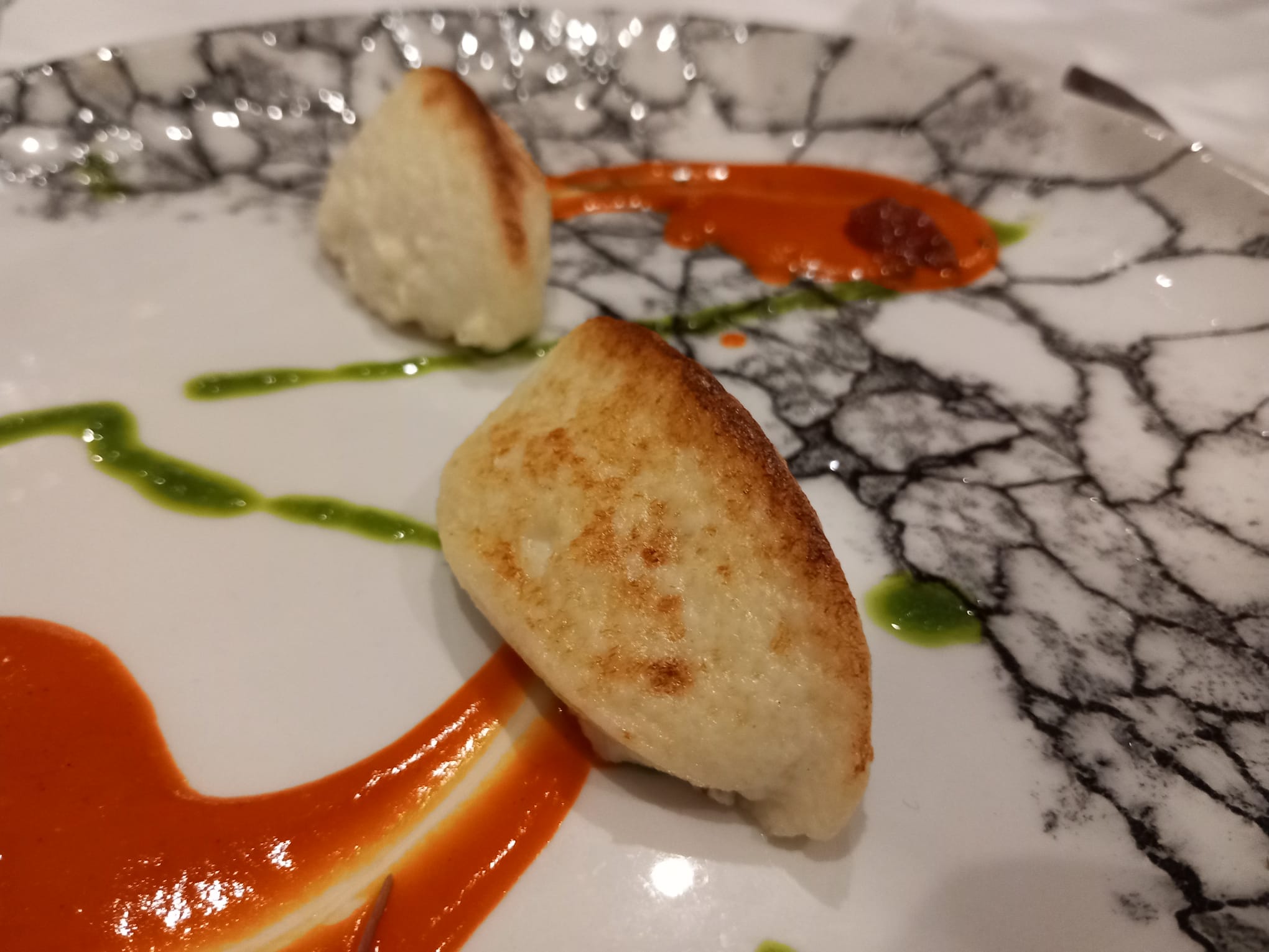 Brandada de bacalao con salsa de piquillo y mermelada de tomate