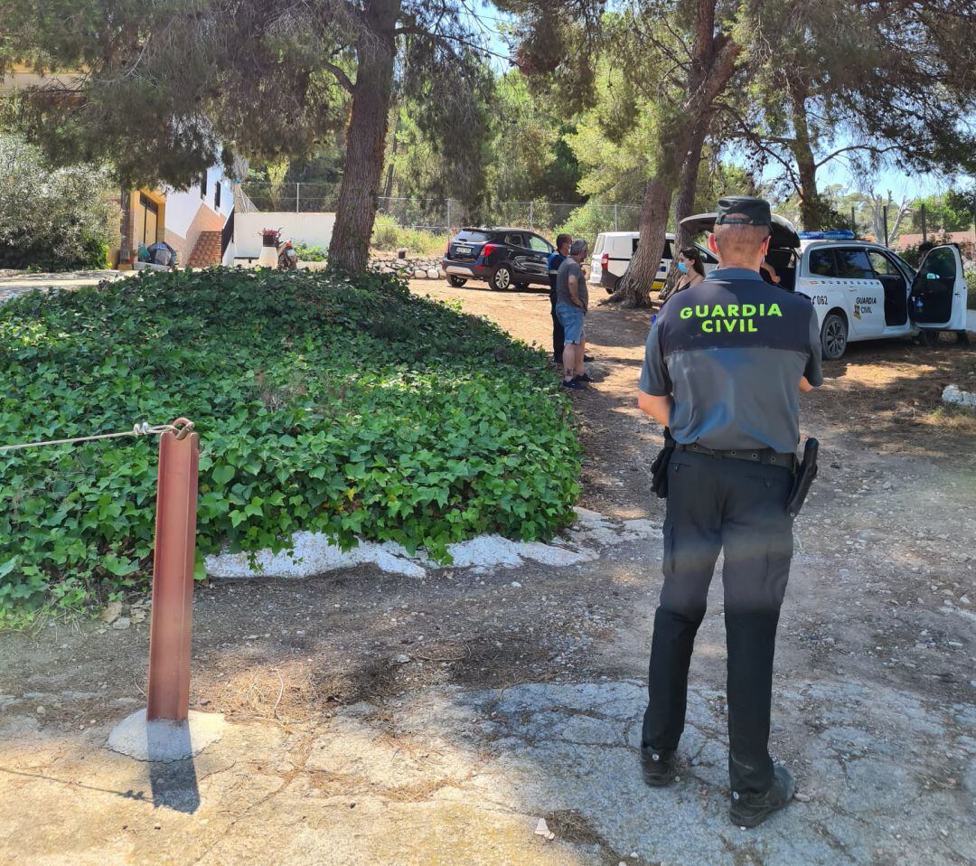 La Guardia Civil se ha desplazado al lugar de los hechos, en la cantera del Salt del Llop, para analizar la situación.