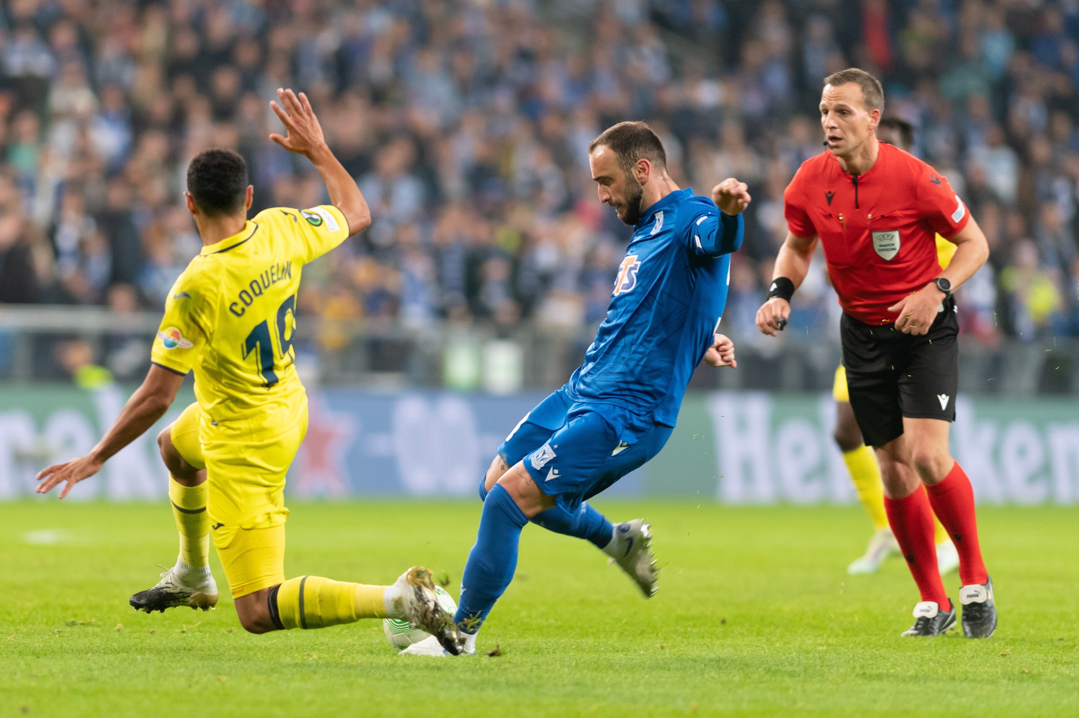Poznan (Poland), 03/11/2022.- Nika Kwekweskiri (C) of Lech Poznan and Francis Coquelin (L) of Villarreal CF in action during the UEFA Europa Conference League group C match between Lech Poznan and Villarreal in Poland, 03 November 2022. (Polonia) EFE/EPA/Jakub Kaczmarczyk POLAND OUT