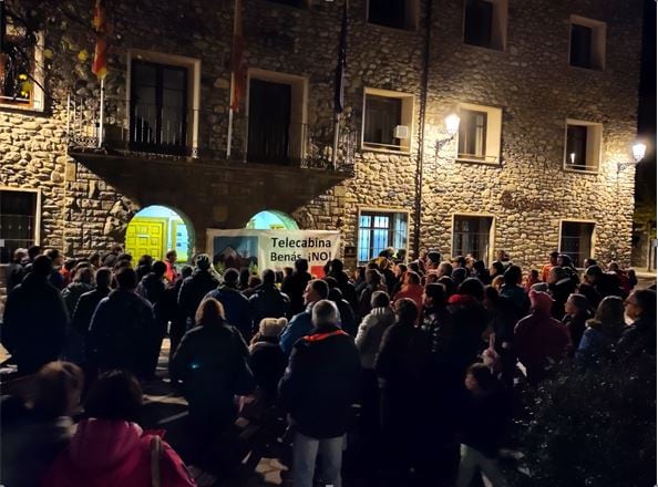 Vecinos de Benasque protestan por la Telecabina Benasque-Cerler