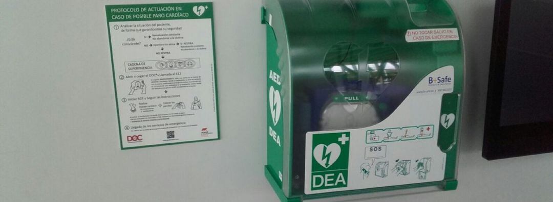 Un modelo de desfibrilador, imagen de archivo