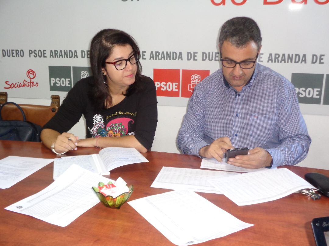 Mar Alcalde y su compañero del grupo municipal Ángel Rocha