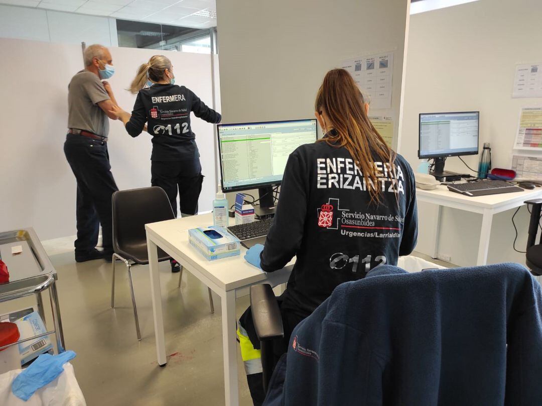 Personal sanitario en Forem, Navarra, donde se administra la vacuna contra el Covid-19.