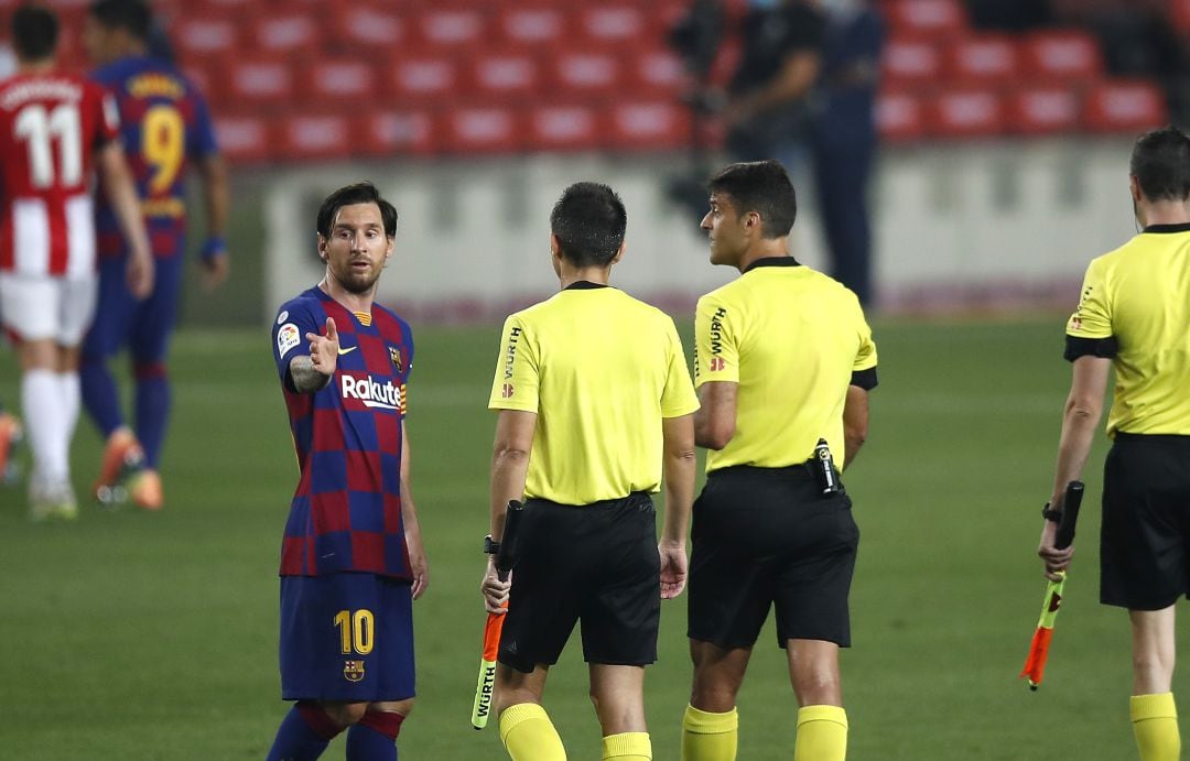 Messi, al finalizar el partido contra el Athletic. 