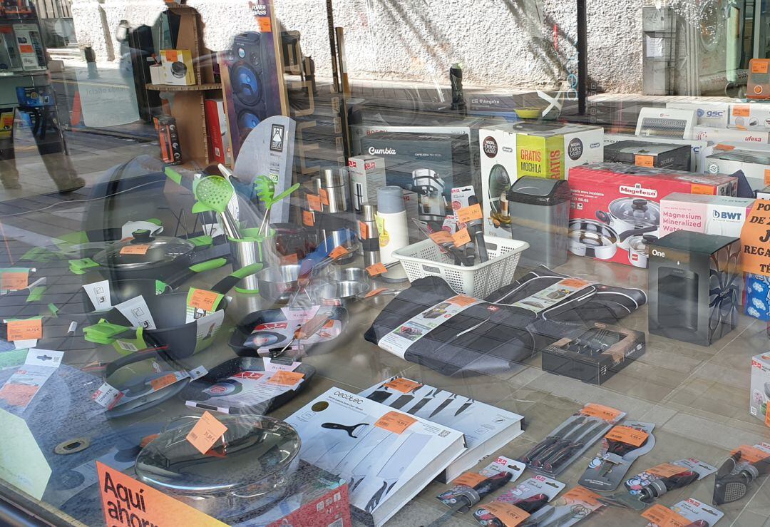 Pequeña tienda de electrodomésticos y ferretería en Granada