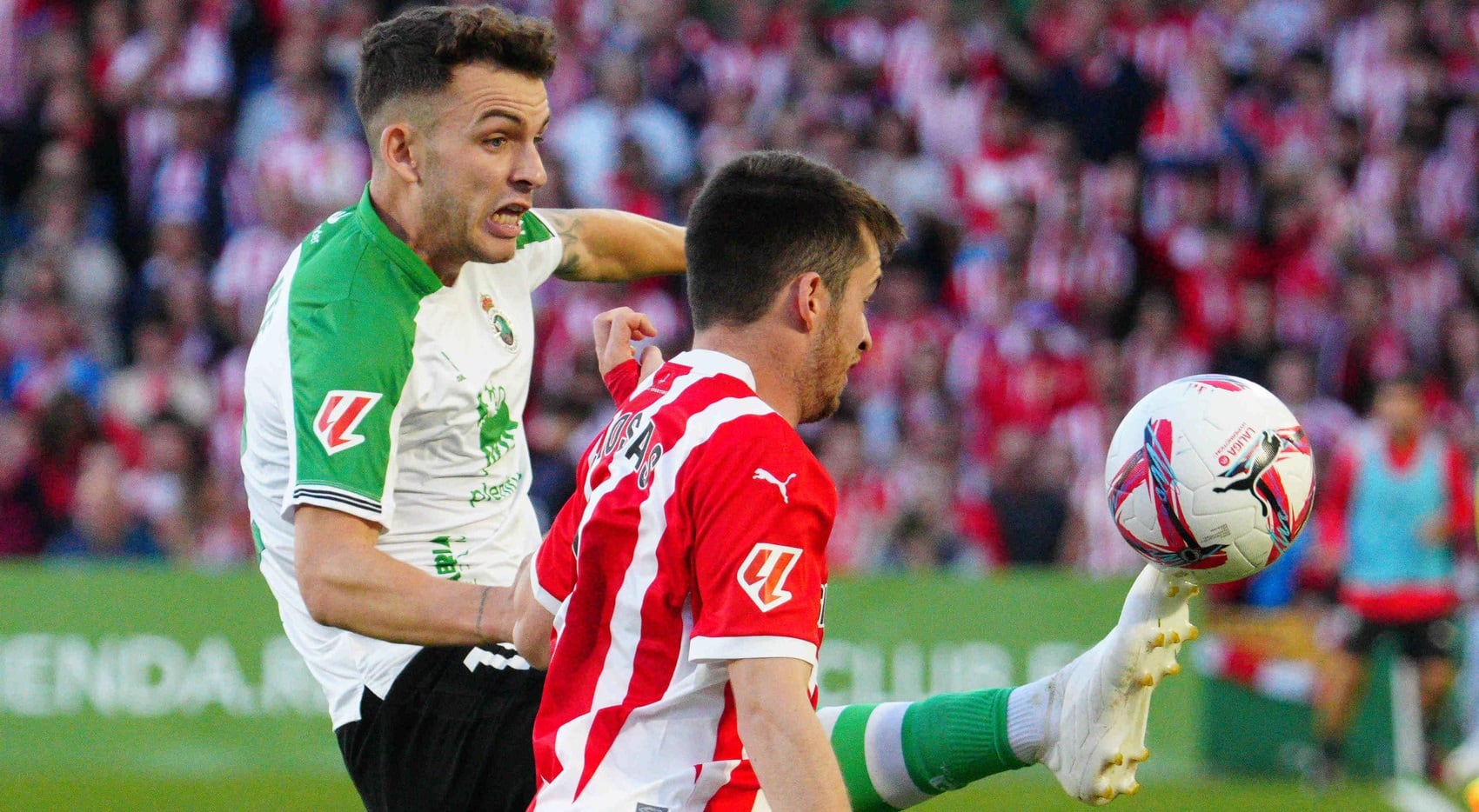 Iñigo Vicente, contra el Sporting de Gijón.