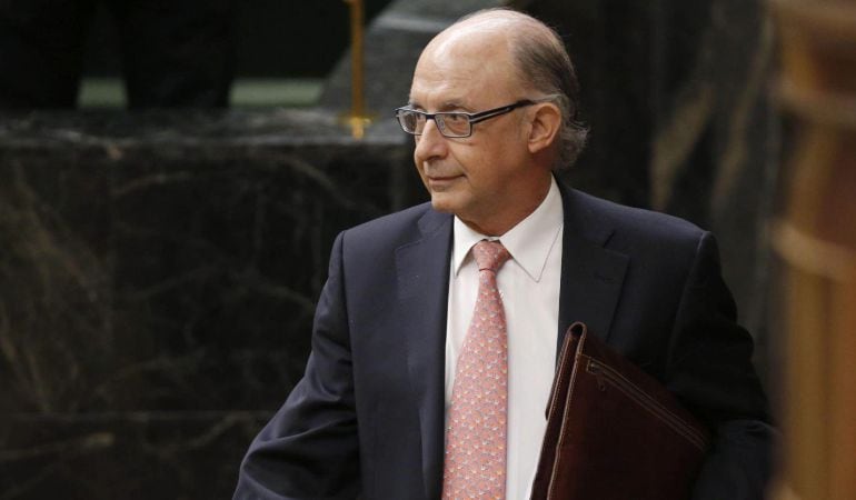 El ministro de Hacienda, Cristóbal Montoro, durante un pleno del Congreso