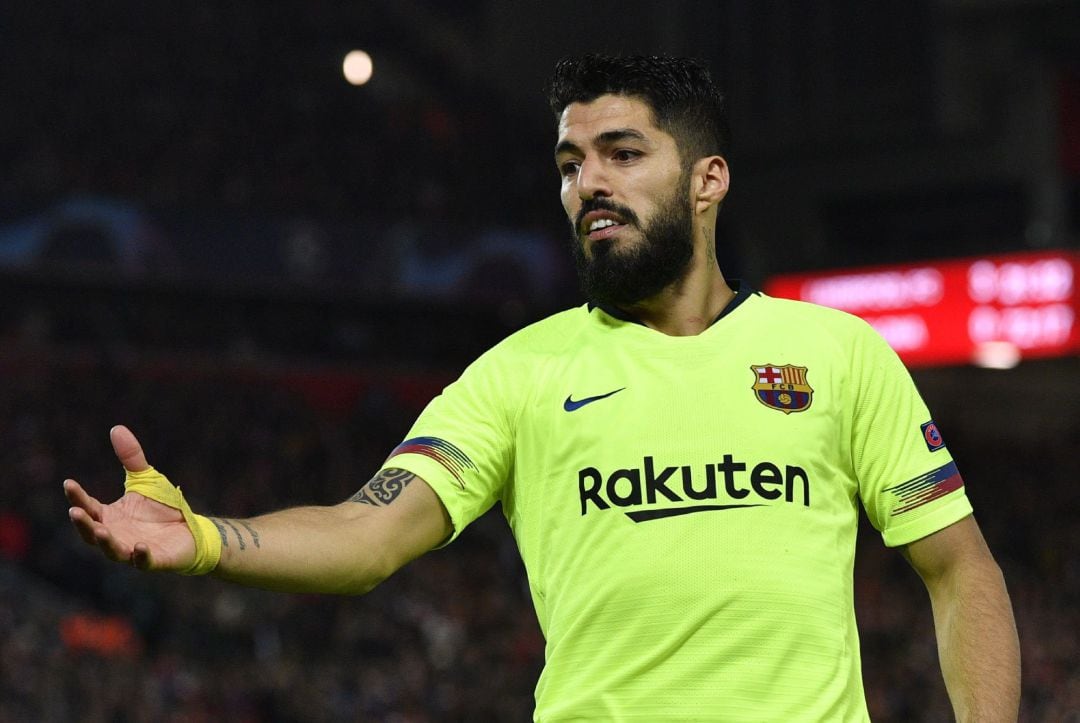 Luis Suárez sale del campo tras la semifinal de la Champions en Anfield