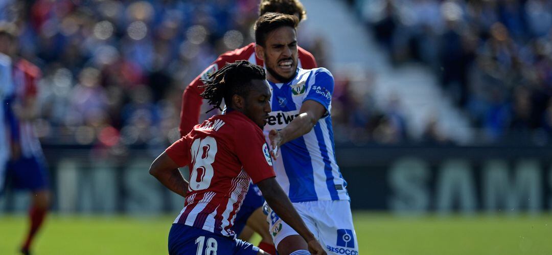 Recio había sido titular en los cuatro últimos partidos (entre ellos contra el C. Atlético de Madrid, en la imagen) tras perderse el inicio de temporada por lesión.