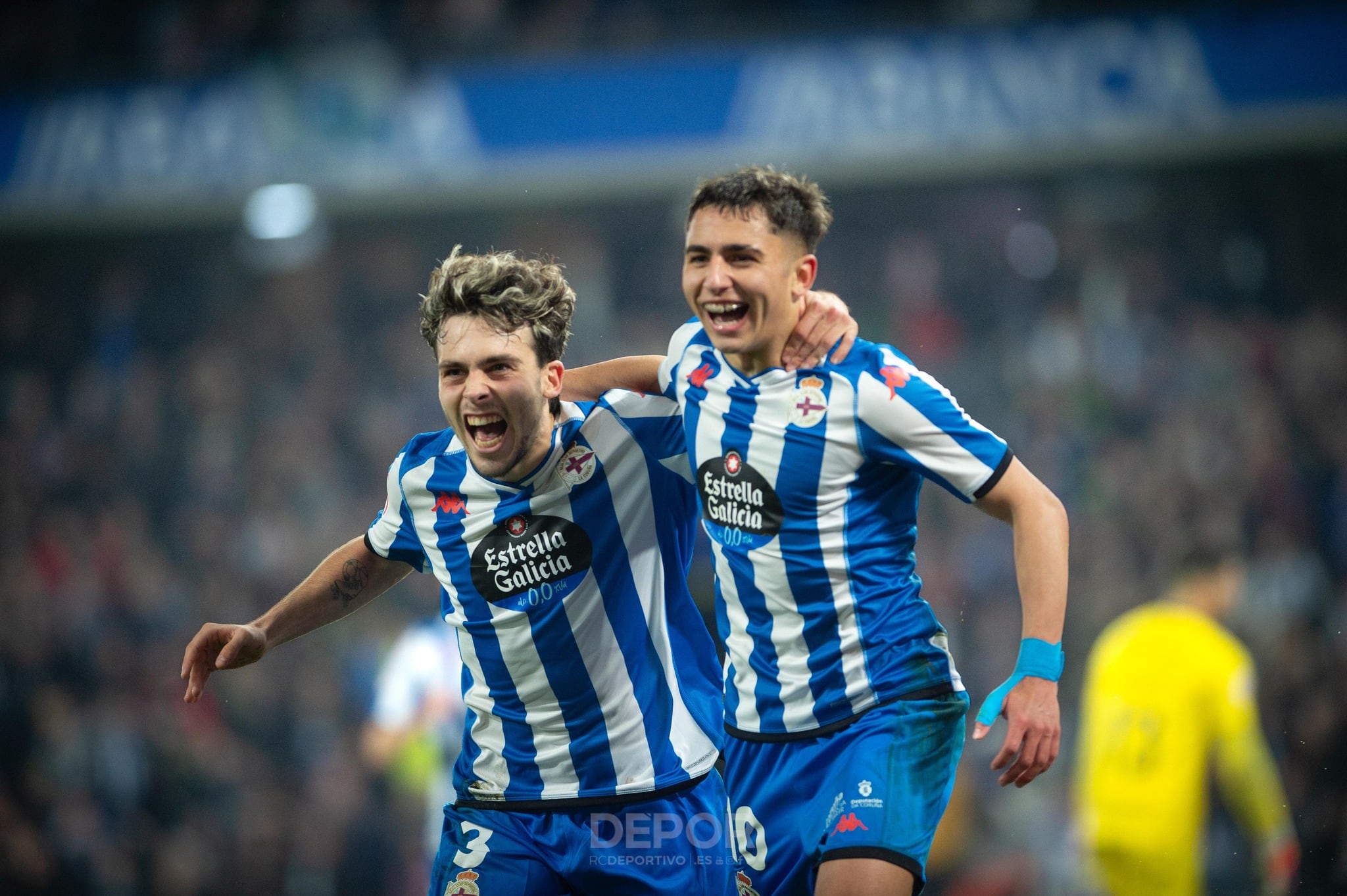 David Mella y Yeremay celebran un gol con el Deportivo