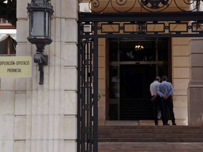 Vista general de la entrada al palacio de la Diputación Provincial de Alicante a la que el Juzgado de Instrucción número 2 de Badalona ha requerido documentación en el marco de una macooperación policial por posibles amaños en la contratación de servicios