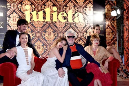 Daniel Grao, Michelle Jenner, Adriana Ugarte, Pedro Almodovar, Emma Suarez e Inma Cuesta en el Festival de Cine de Cannes.