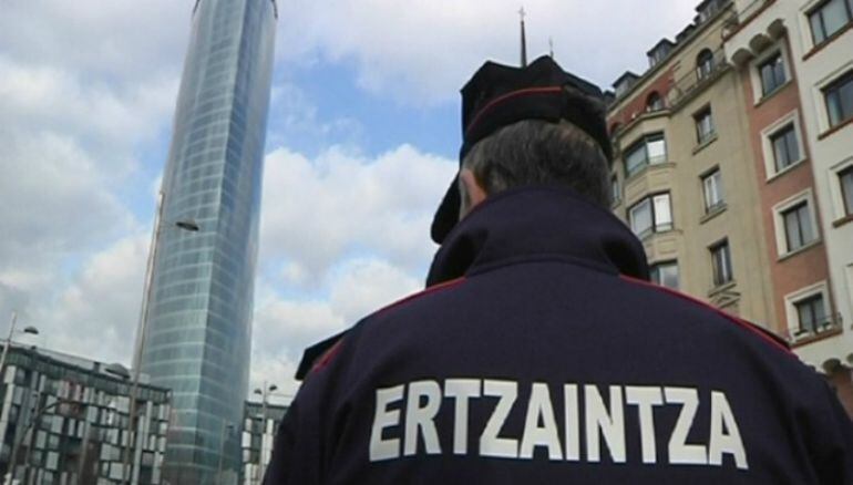 La Ertzaintza desarticula una banda criminal que estafó más de diez millones de euros