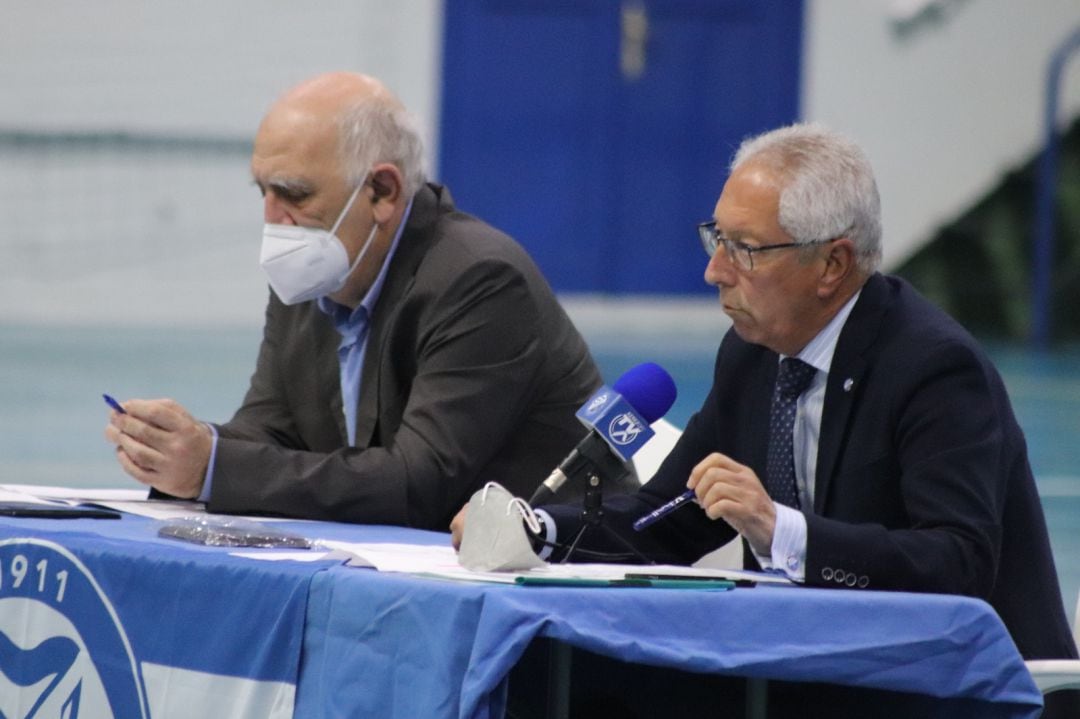 Rafael Coca junto a Enrique Clavijo durante la Asamblea 