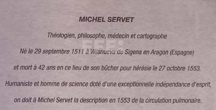 Placa de la escultura, en la que se lee su procedencia de Aragón (Foto: Antonio Broto)