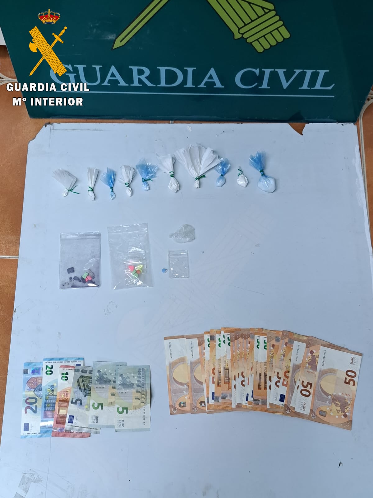 La Guardia Civil detiene en San Rafael a dos hombres con éxtasis y speed en su vehículo