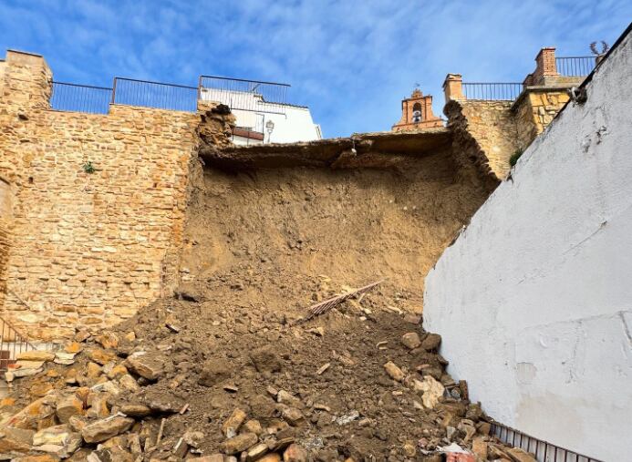Derrumbe de la muralla de Arjona.