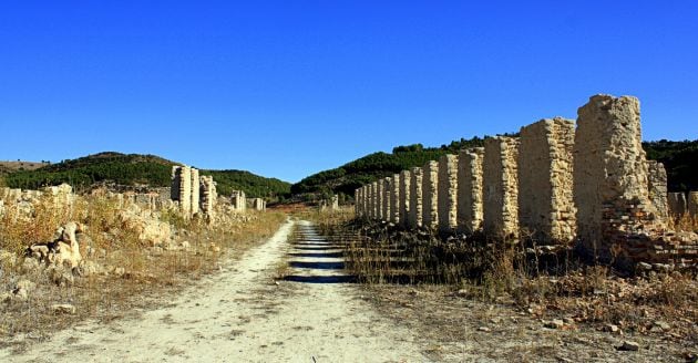 Ruinas del balneario de La Isabela que afloran en el embalse de Buendía cuando baja el nivel de las aguas.