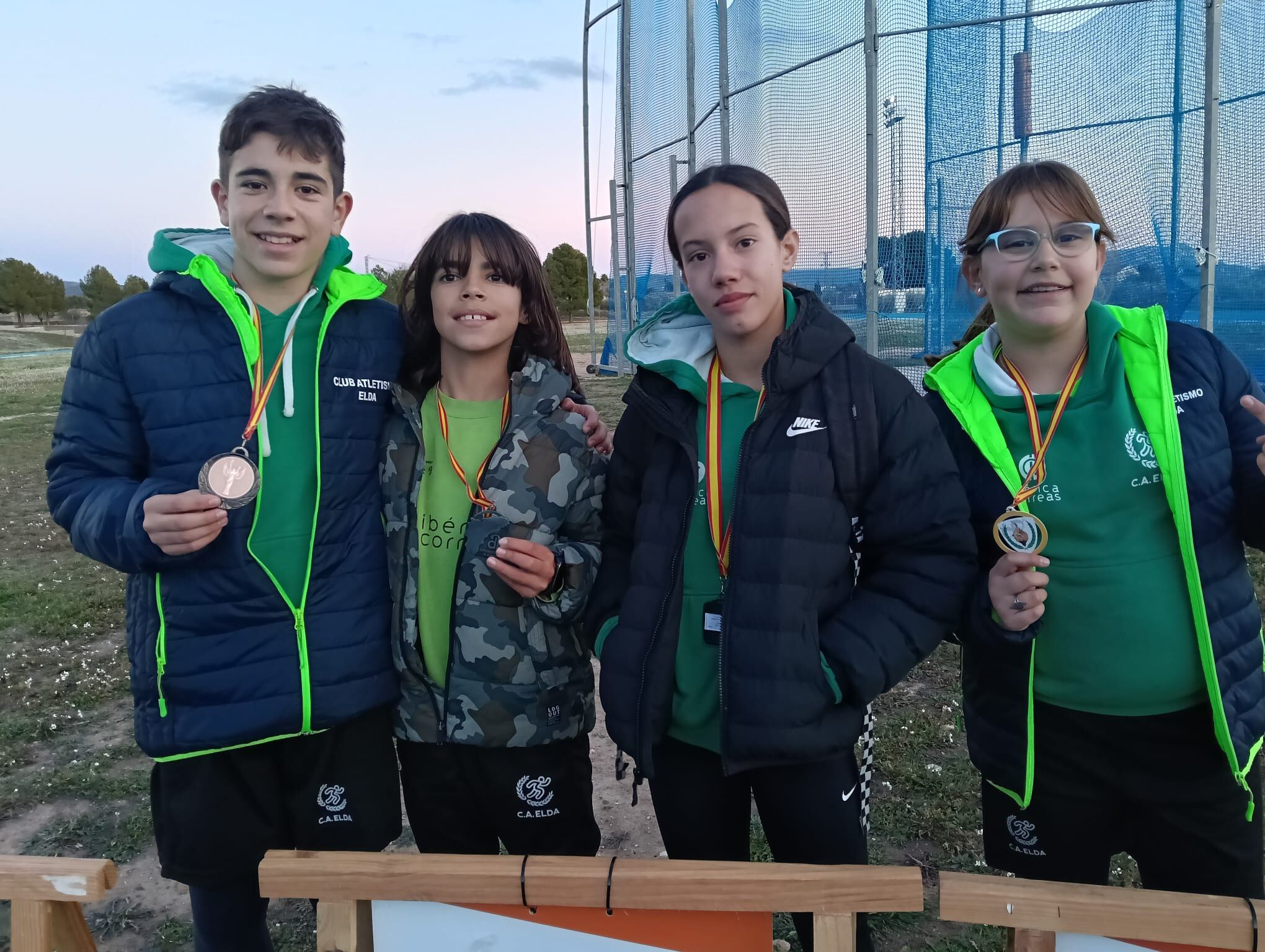 Jóvenes atletas del C. A. Elda