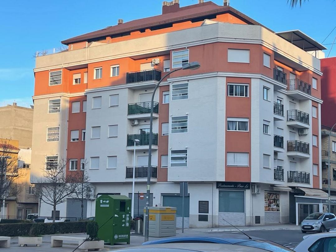 Exterior del edificio que ha comprado la Sareb