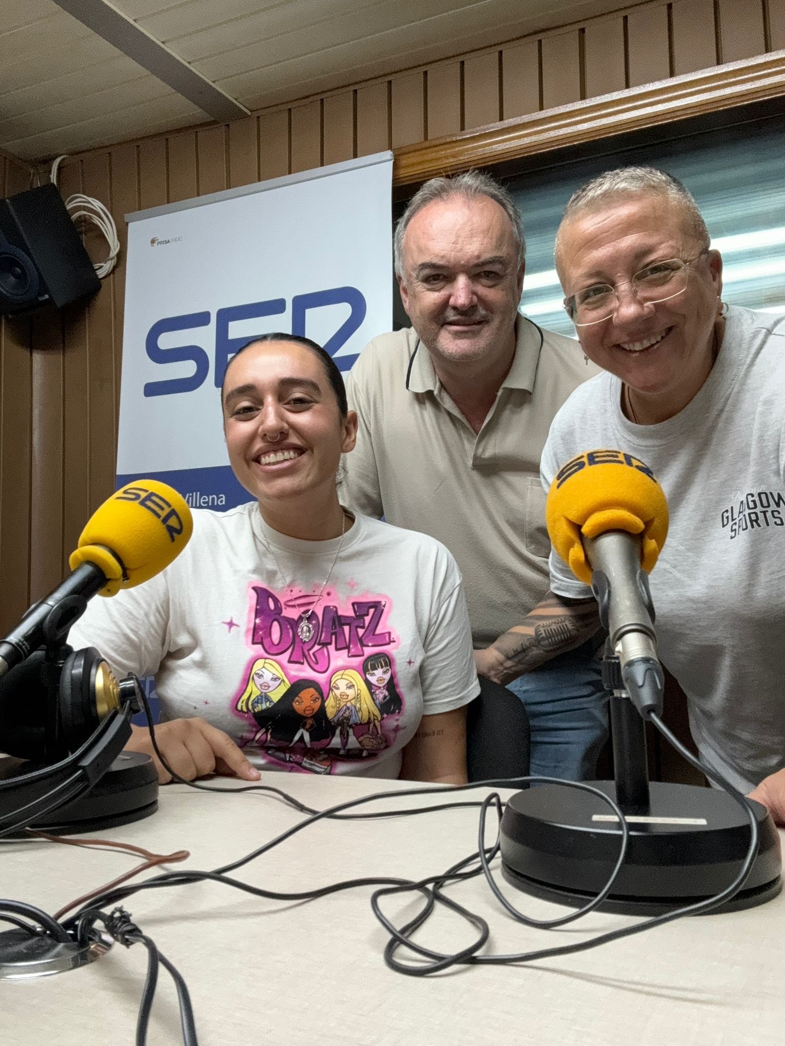 Nerea, en los estudios de Radio Villena SER