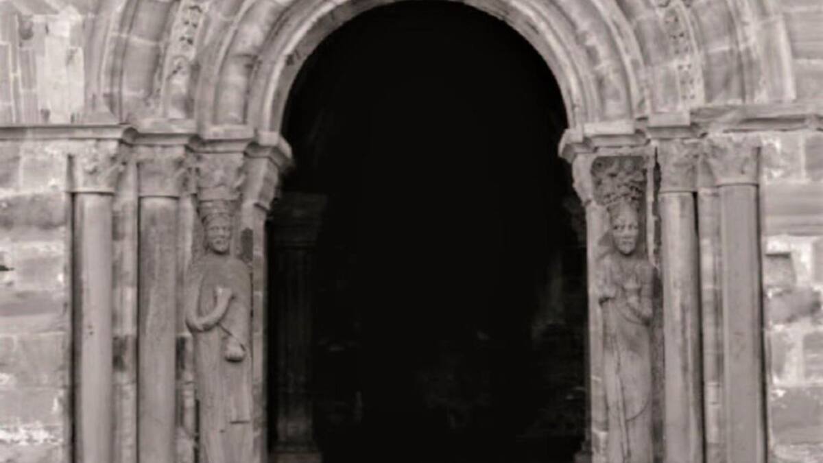 Arquitectura y Patrimonio leonés - La detectivesca labor de reconstruir la portada románica de Carracedo (04/03/2021)