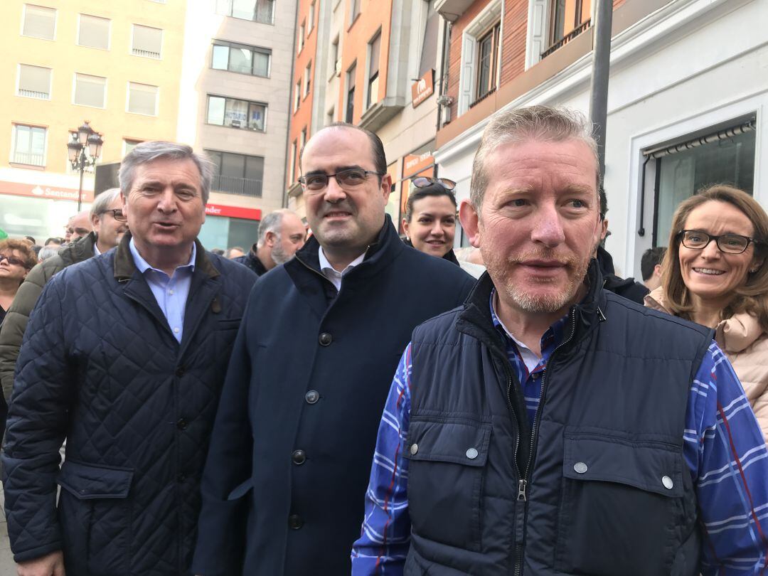 Marco Morala junto a otros miembros del PP del Bierzo en la manifestación