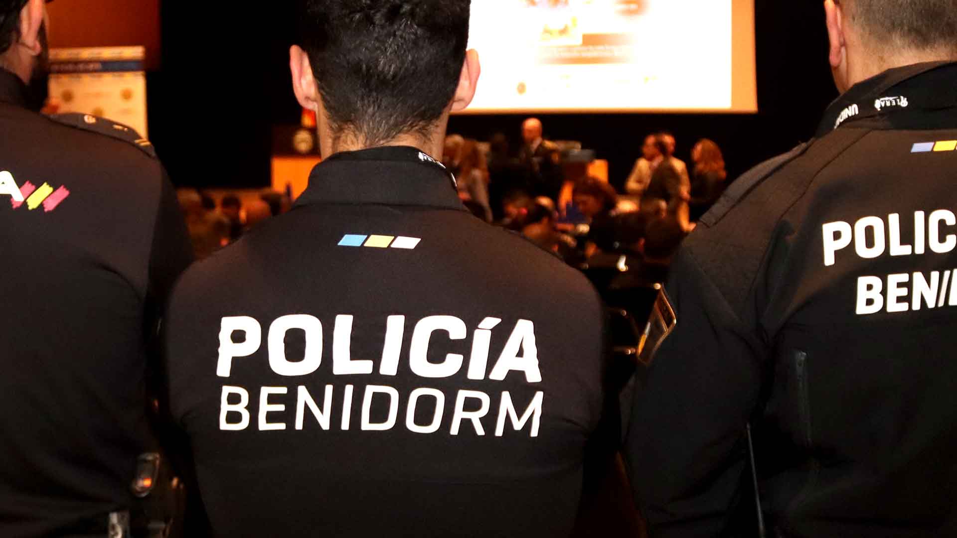 La solidaridad de la Policía Local de Benidorm con los más desfavorecidos en Navidad