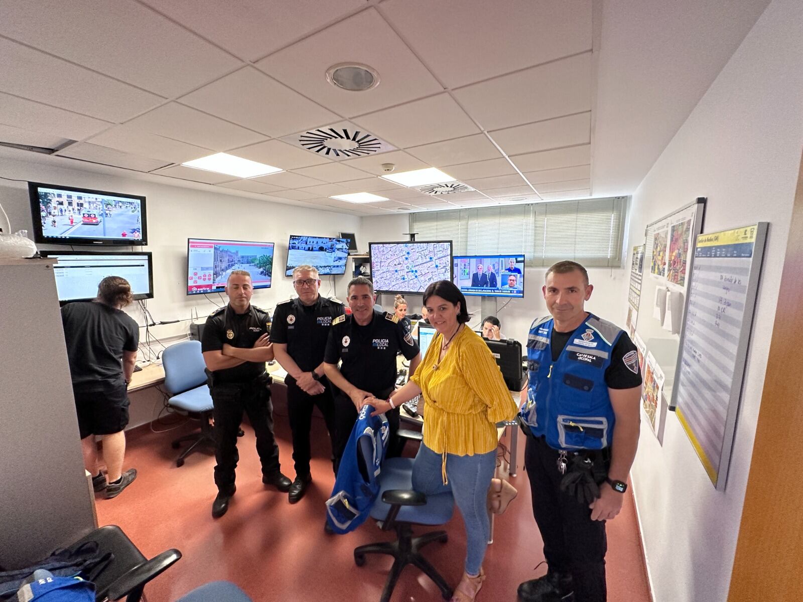 Les zones més concorregudes de les festes estaran vigilades per càmeres a la zona de comandament.