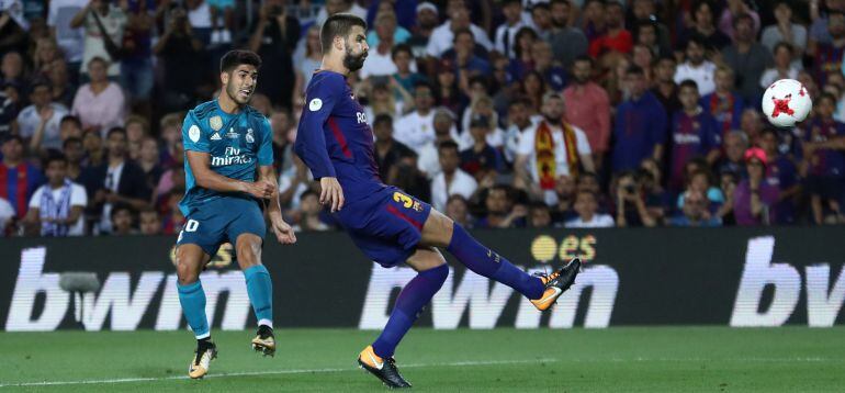 Asensio, en el momento en el que engancha un gran disparo y hace el tercero del Madrid