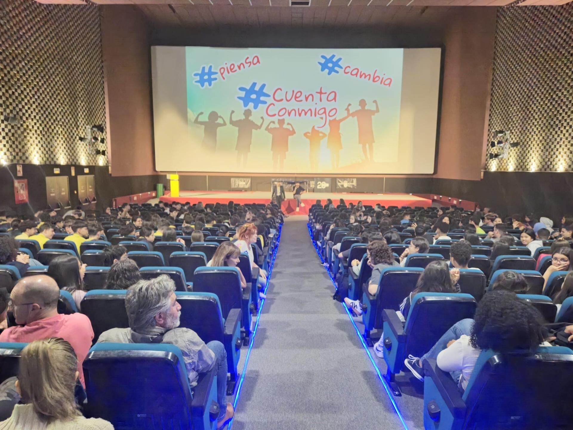 Cinefórum enmarcado en el II Encuentro de Intercentros contra el Acoso Escolar, promovido por Concejalía de Educación y Atención a la Ciudadanía del Ayuntamiento de Murcia