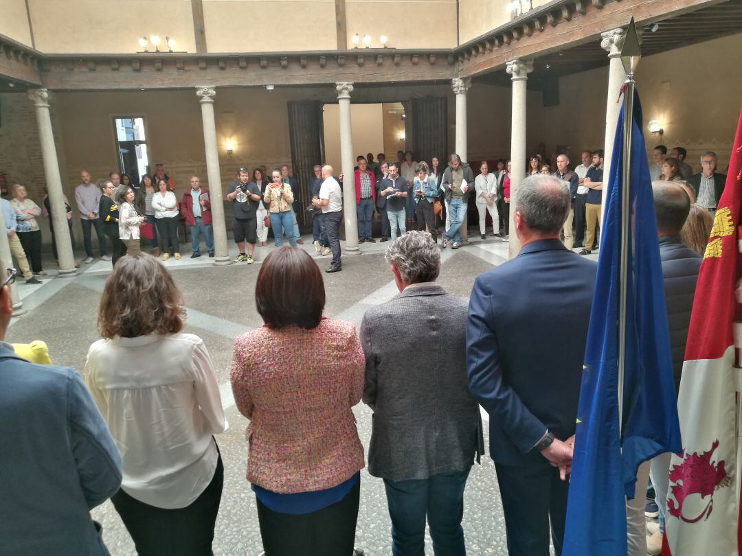 El paro por la España Vaciada se ha celebrado en la capital en el patio de columnas de la Diputación Provincial