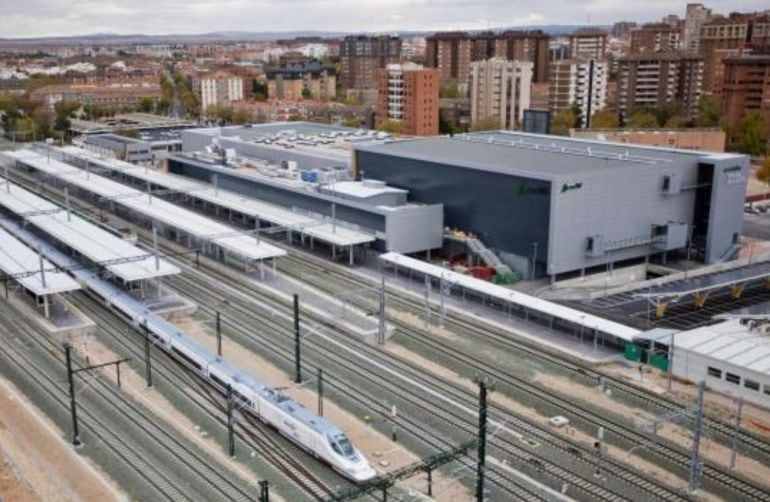 Las vías del tren junto a la estación de Albacete acoge este punto de mercancías